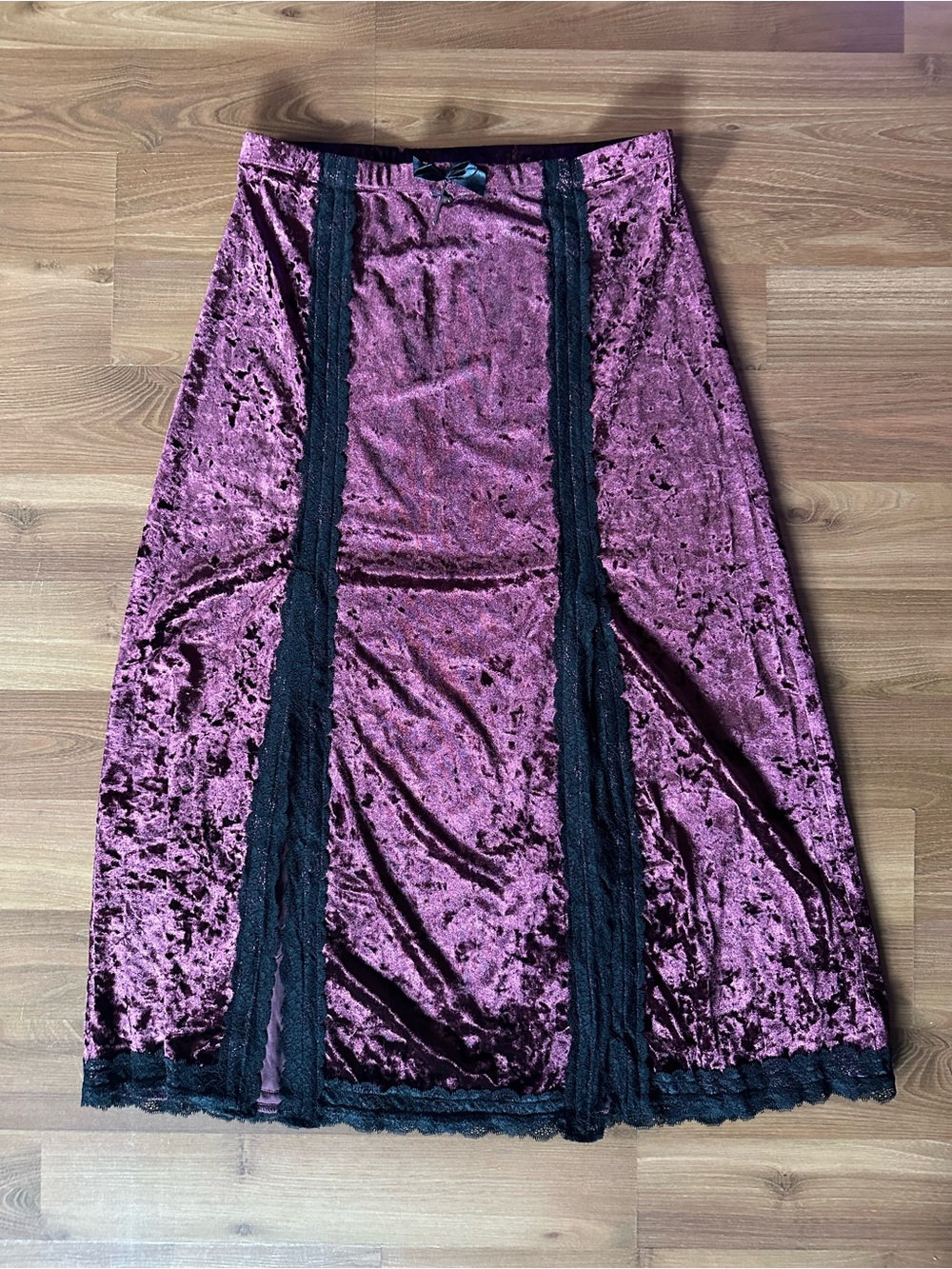 Elegant Velvet Slit Midi Burgundy Skirt with Black Lace
